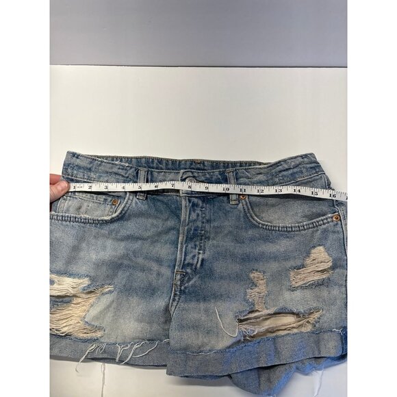 Distressed Denim Jean Shorts (size 6) - Picture 7 of 9